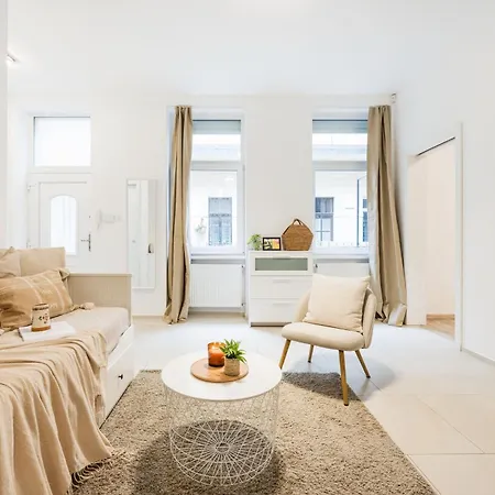 Designer Boutique 2r Walk To Opera House & Basilica Apartment
