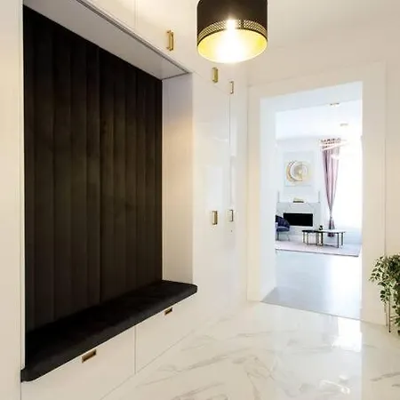 Luxurious King And Queen Bed Park4free * Budapest