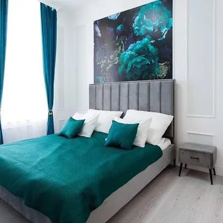 Luxurious King And Queen Bed Park4free