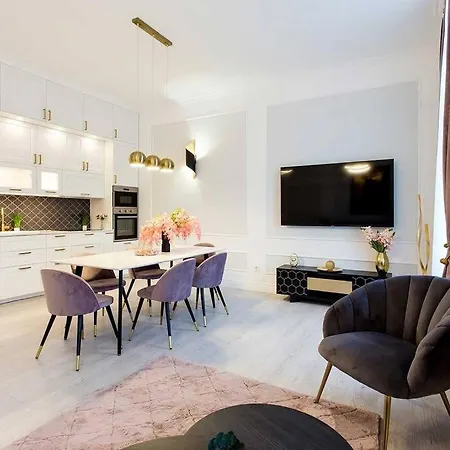 Luxurious King And Queen Bed Park4free Apartment