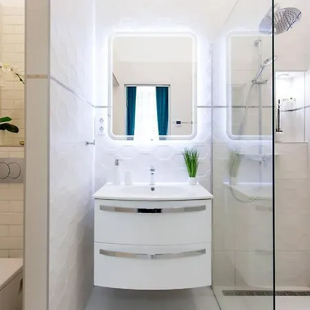 Apartment Luxurious King And Queen Bed Park4free *