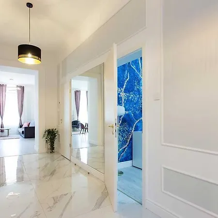 Luxurious King And Queen Bed Park4free Apartment Budapest
