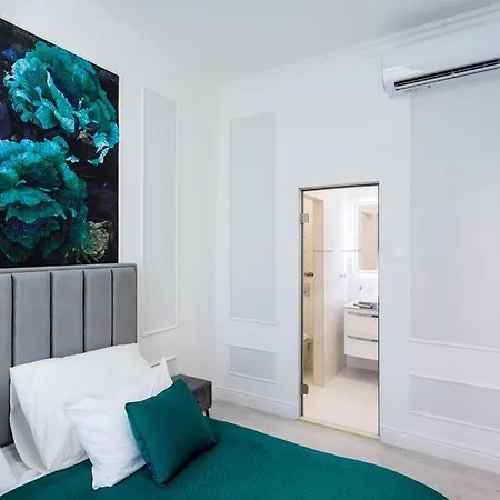 Luxurious King And Queen Bed Park4free Apartment
