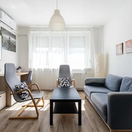 Apartment Lunar