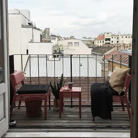 Rooftop View Apartment *