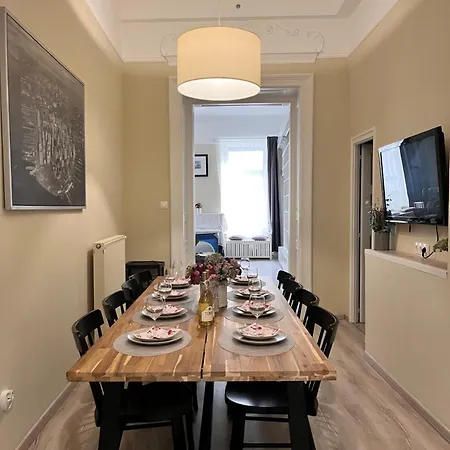 Spacious And Stylish Jokai Budapest