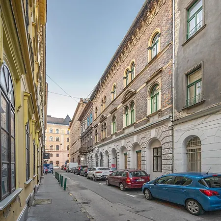 District 6th Sense Apartament *