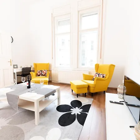 Danube Dwelling Aulich Utca 3 *