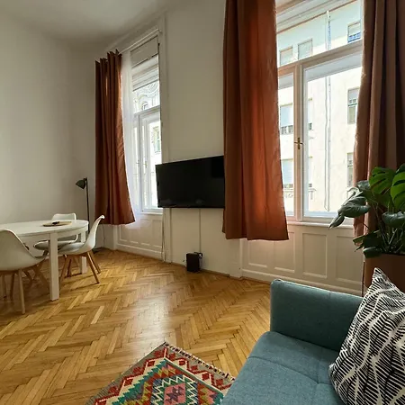 Apartment V *