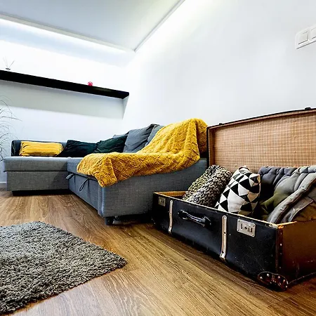 Laura Apartament *