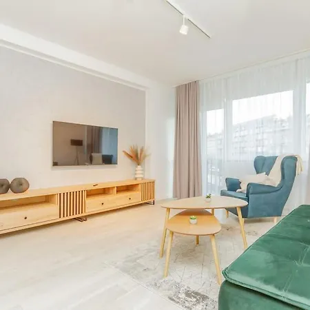 B20 Keleti Sunrise Panoramic Apartment *