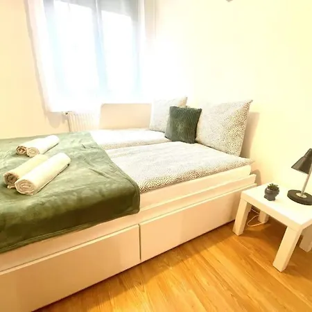 St King 3br Spacious Apartment *