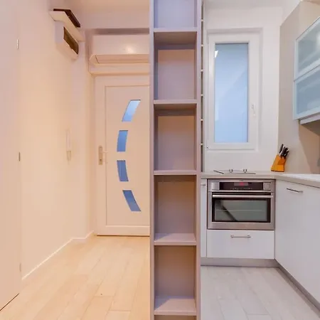 B20 Keleti Sunrise Panoramic Apartment *