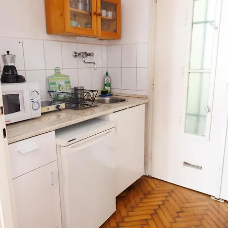 Apartment With Terrace In Heart Of The