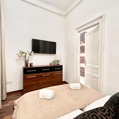 Discover Your Retreat-walk To Parliament Apartment Budapest