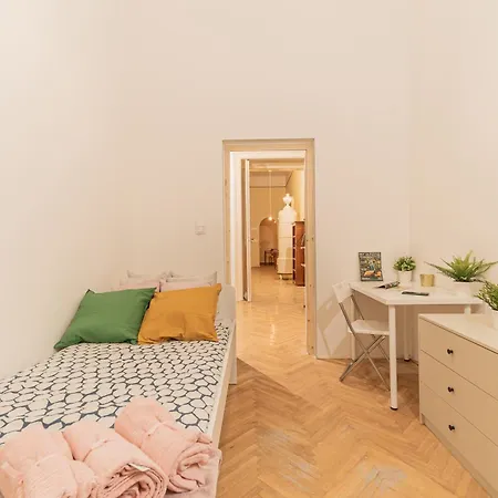 Apartment Cozy In The Heart Of Budapest, 5 Bedrooms Budapest