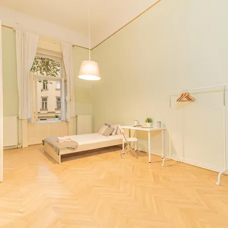 Apartment Cozy In The Heart Of Budapest, 5 Bedrooms