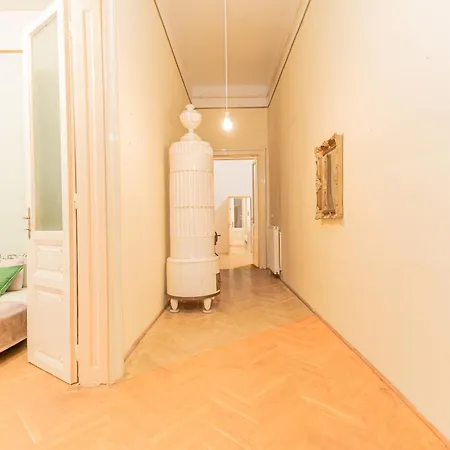 Cozy In The Heart Of Budapest, 5 Bedrooms Budapest