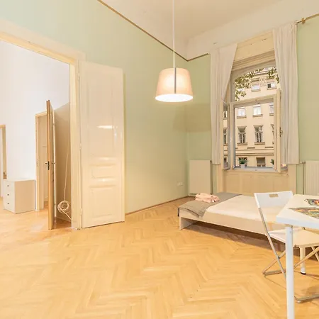 Cozy In The Heart Of Budapest, 5 Bedrooms Apartment *