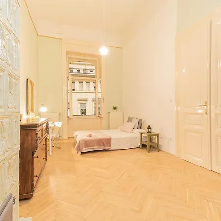 Cozy In The Heart Of Budapest, 5 Bedrooms * Budapest