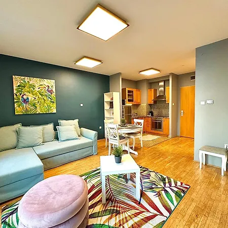 Apartment Vibrant Escape-kazincy