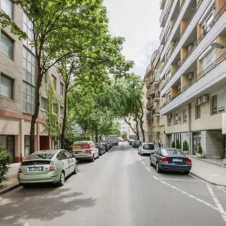 Apartmán Modern Two-bedroom With Free Parking