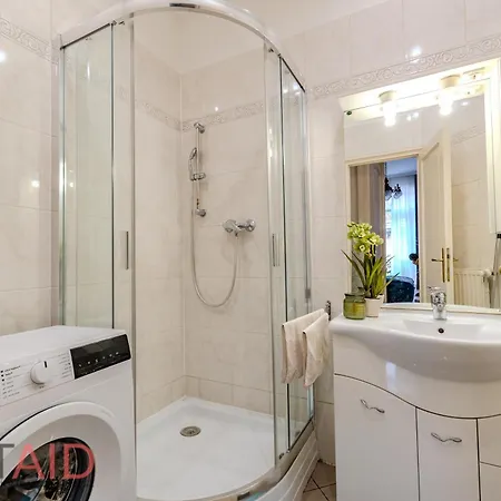 Blue Fountain Design - Hostaid Apartment Budapest