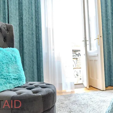 Blue Fountain Design - Hostaid Apartment *
