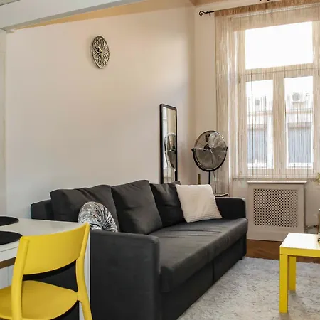 Yellow And Bright Apartment Budapest