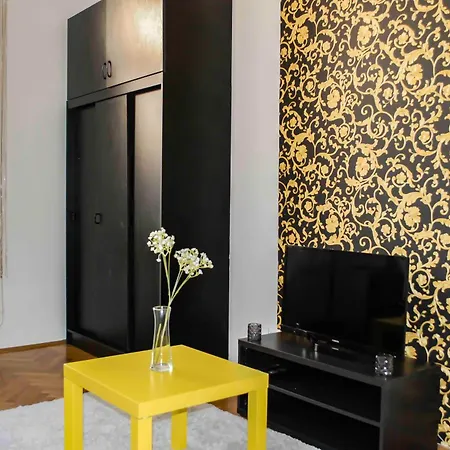Yellow And Bright Apartment Budapest