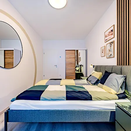 Design Near Park With Free Parking Apartmán