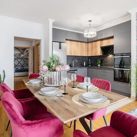 Penthouse Three Bedrooms, Three Balconies With Free Parking In Kiraly Street Apartment Budapest