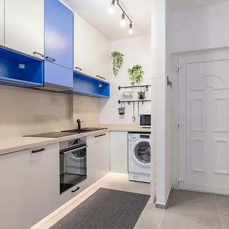 Apartment Newly Renovated!!! - Modern 10 Minutes From The Grand Boulevard *