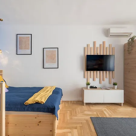 Apartment Newly Renovated!!! - Modern 10 Minutes From The Grand Boulevard