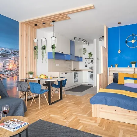 Newly Renovated!!! - Modern 10 Minutes From The Grand Boulevard Apartment *
