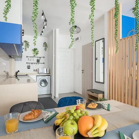 Newly Renovated!!! - Modern 10 Minutes From The Grand Boulevard Apartment *