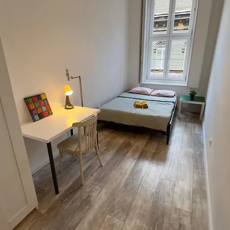 The 5-bedroom Downtown Appartement
