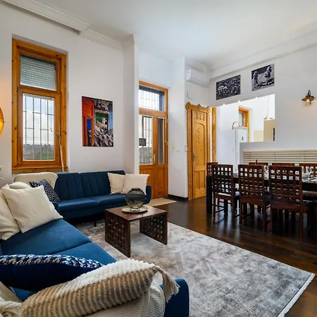 Rustic Downtown 106 M2 *