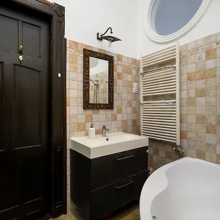 Rustic Downtown 106 M2 Apartment Budapest
