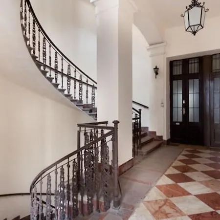Deak Loft Apartment Budapest