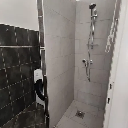 V Apartment *