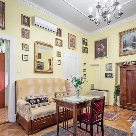Market Apartment *
