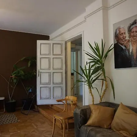 Maharaja Buda - Private Parking And Garden Apartment
