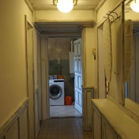 Maharaja Buda - Private Parking And Garden Apartment Budapest