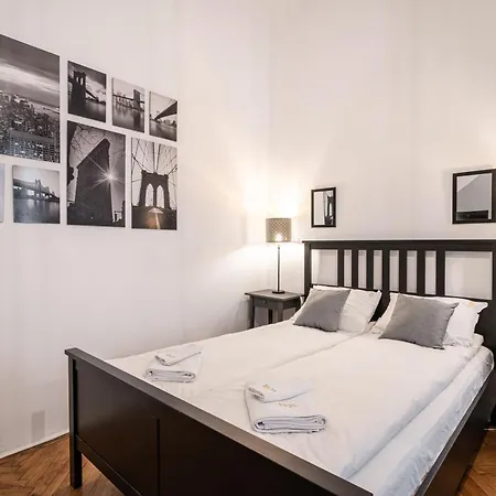 B8 - Grand Boulevard Cozy - Location By Bqa Apartmán *