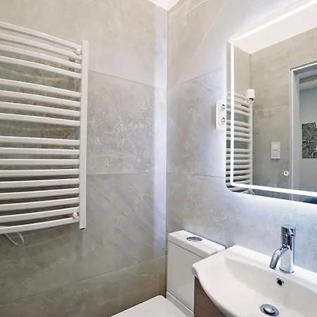 K03 Elitehost Kis Diofa Appartement *