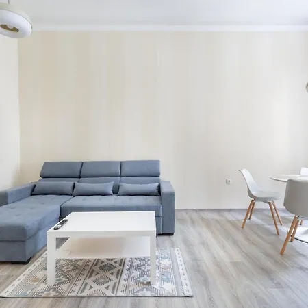 R62b Rottenbiller Apartment