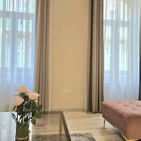 דירה Designer Downtown Gem בודפשט
