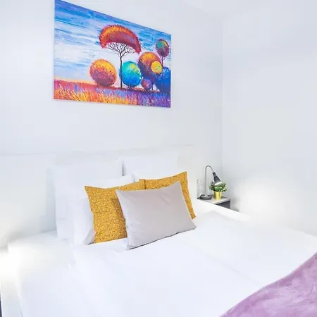 Easy Parking - New - Comfy Apartment *
