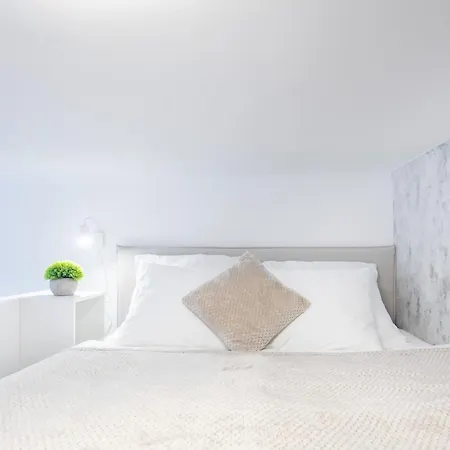 Very Central New Comfy Studio Loft *